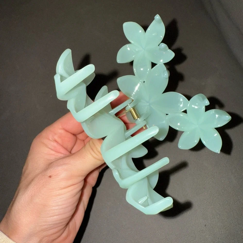 Mint Green Floral Claw Clip - Women's Jewelry